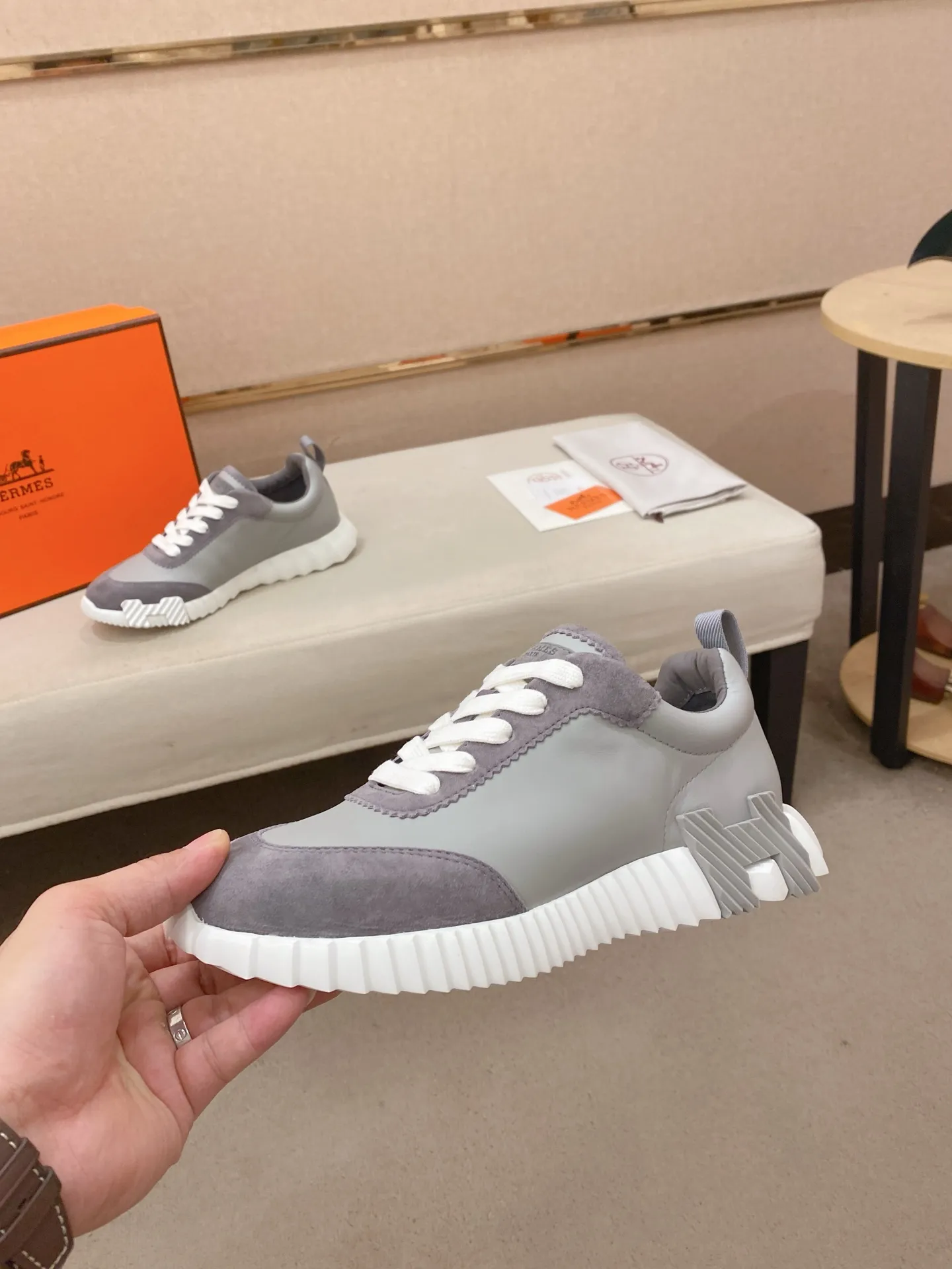 Men's clothing and shoes💰: 640💰《HERMES》【Classic Original Version】Hermès; Top 🔝 Purchasing Agency 🔍🔍Men's latest 🇺🇸 counters are on sale simultaneously, original imported from Italy ▲▲First-layer cowhide with suede cowhide ▲▲ (high-end and expensive Qi·Grade) Exquisite workmanship (Italian 🇮🇹Imported water-dyed 🐂cowhide lining) Sole: Original sole provided by the original factory, ⚠️Exclusive double-layer activity·TPR·Rubber·Combined molded outsole; Super·comfortable·wear-resistant·non-slip·environmental protection The real thing is more beautiful if you take the real thing (high quality, follow the order), you can enter and exit the counter at will * Code number: 39·40·41·42·43·44# (can be customized 38.45.46.)